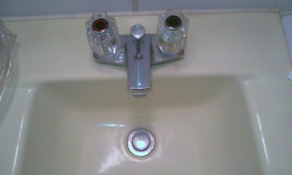 湖西市で洗面の蛇口水漏れ修理を行いました。