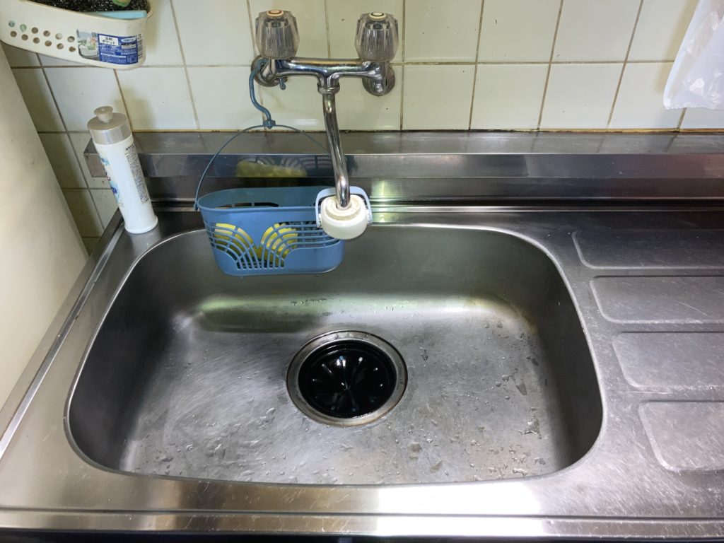沼津市で台所の蛇口水漏れ修理を行いました。